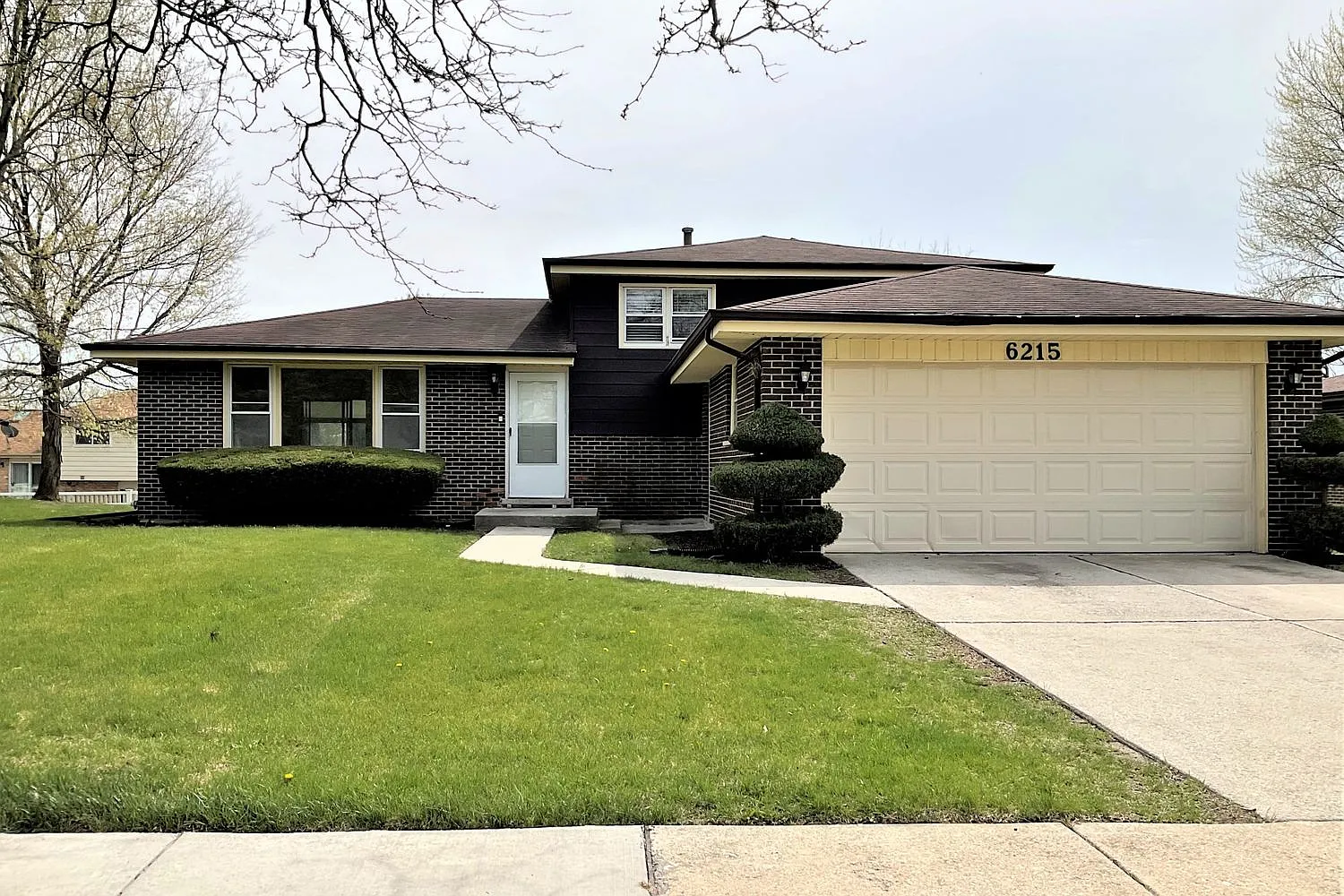 6215 Sunflower Dr photo 1