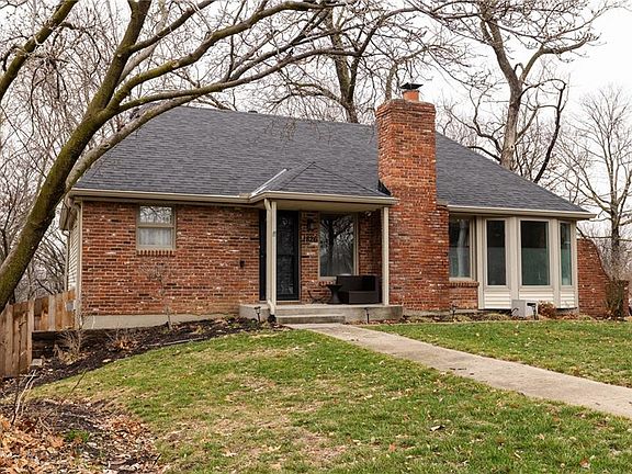 2nd image of 1826 NW Woodland Rd