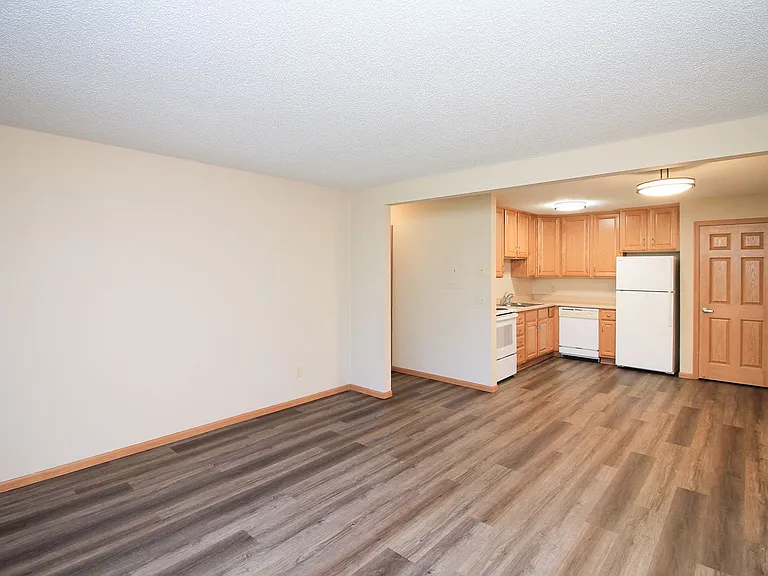 Golden Creek Apartments — Photo 7