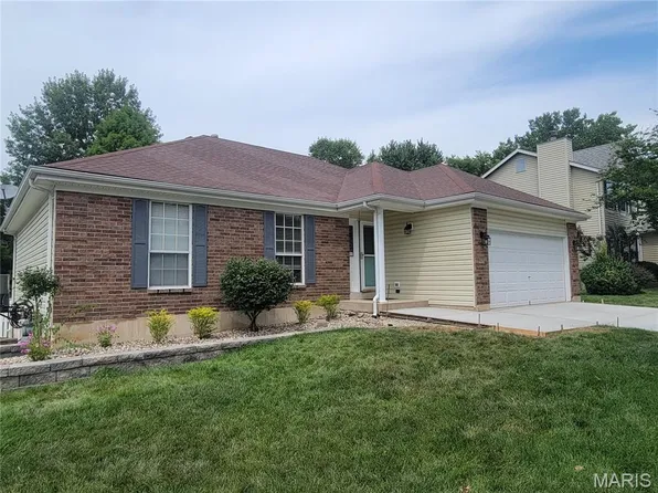 341 Falcon Hill Dr, O'Fallon, MO 63368