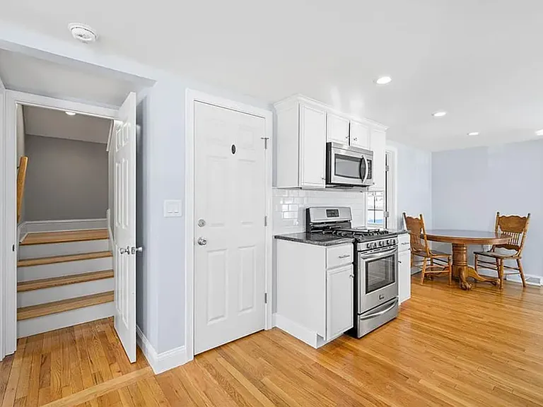 44 Sumner St — Photo 4