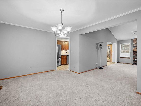 5th image of 128 Chardonnay Ct