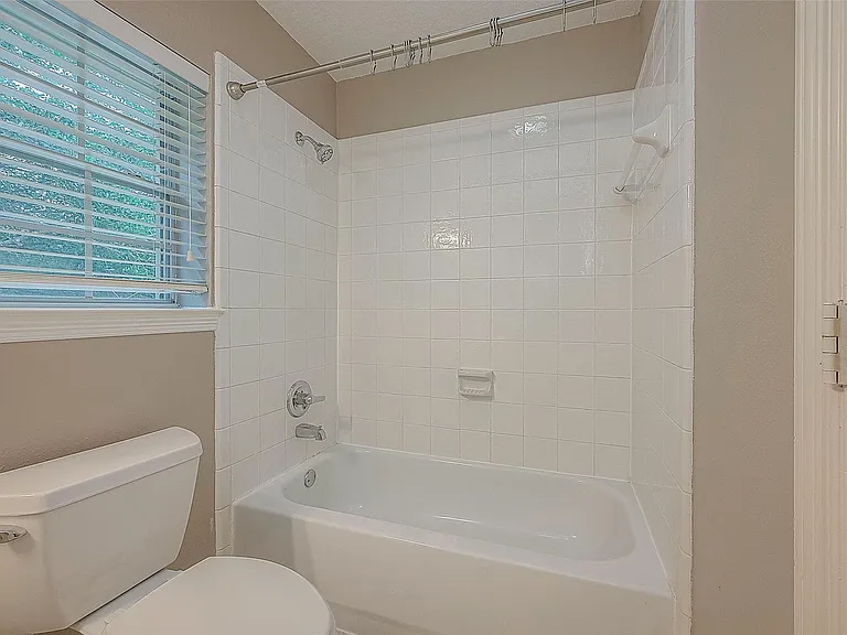 5910 Misty Island Ct — Photo 35