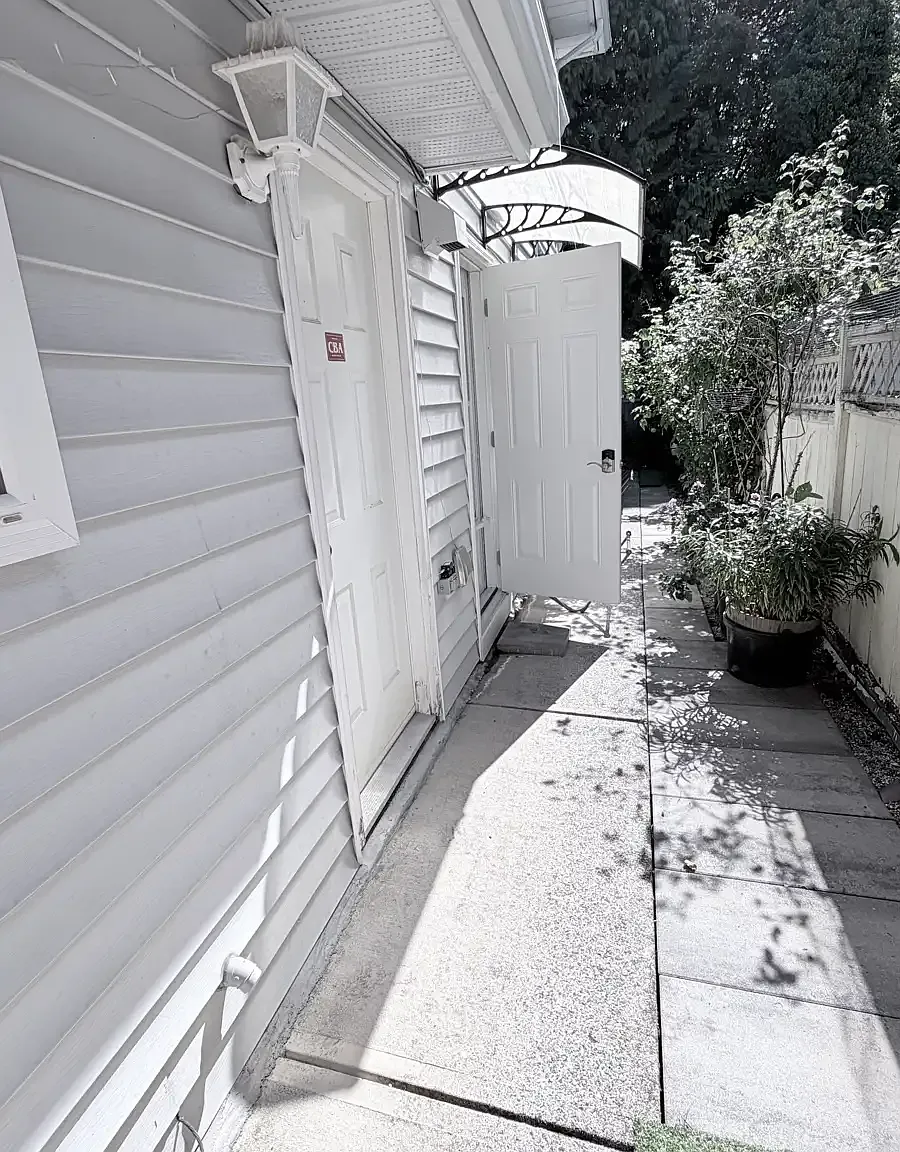 2 bed, 700 sqft, $2,500 — Photo 1