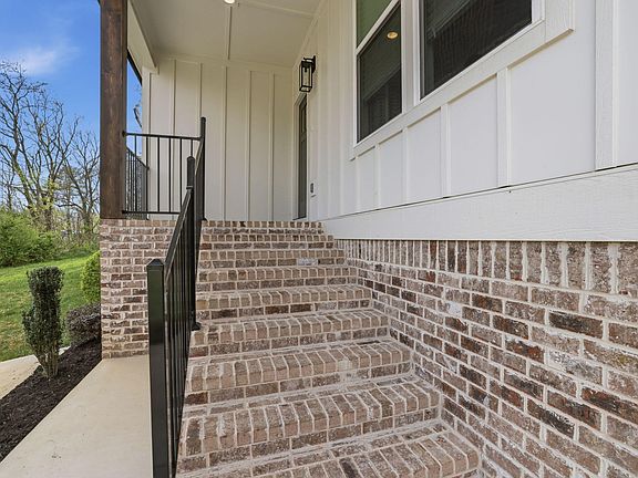 4th image of 624 Hiwassee Ave NE