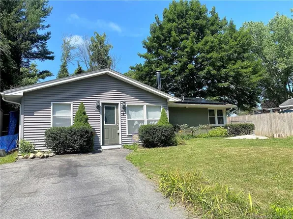5 Ash Drive, Ledyard, CT 06335