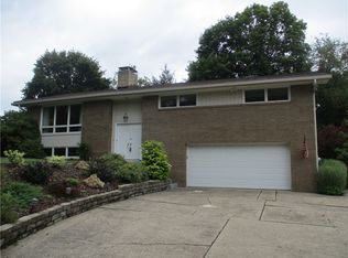 1001 Golfview Dr, McKeesport, PA