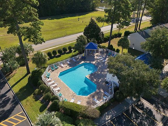 4th image of 776 Aspen Dr. #none