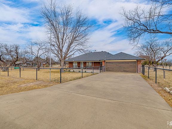 3rd image of 15894 Fitzgerald Dr