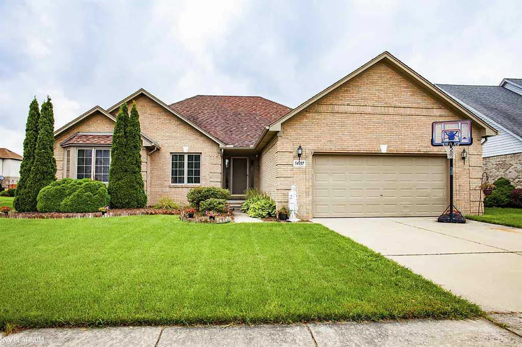 54337 Maple Leaf Dr photo 1