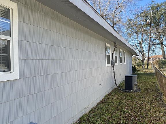 2nd image of 3931 42nd St
