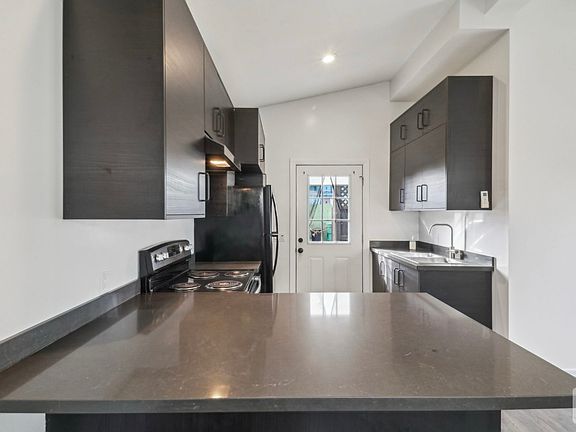 3rd image of 4129 Myrtle Ave