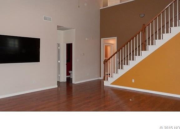 4th image of 200 N Butternut Ave W