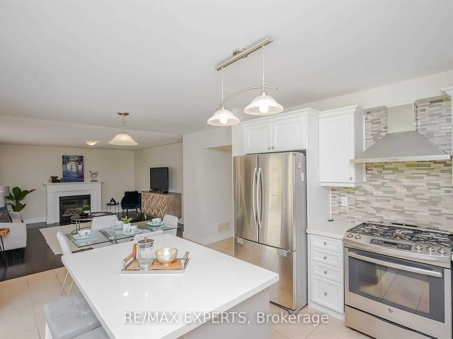 4 bed, $2,850 — Photo 1