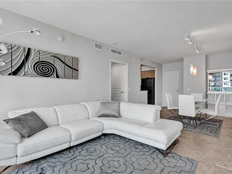 350 SE 2nd St #1720 — Photo 8