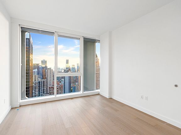 5th image of 242 W 53rd St APT 25D