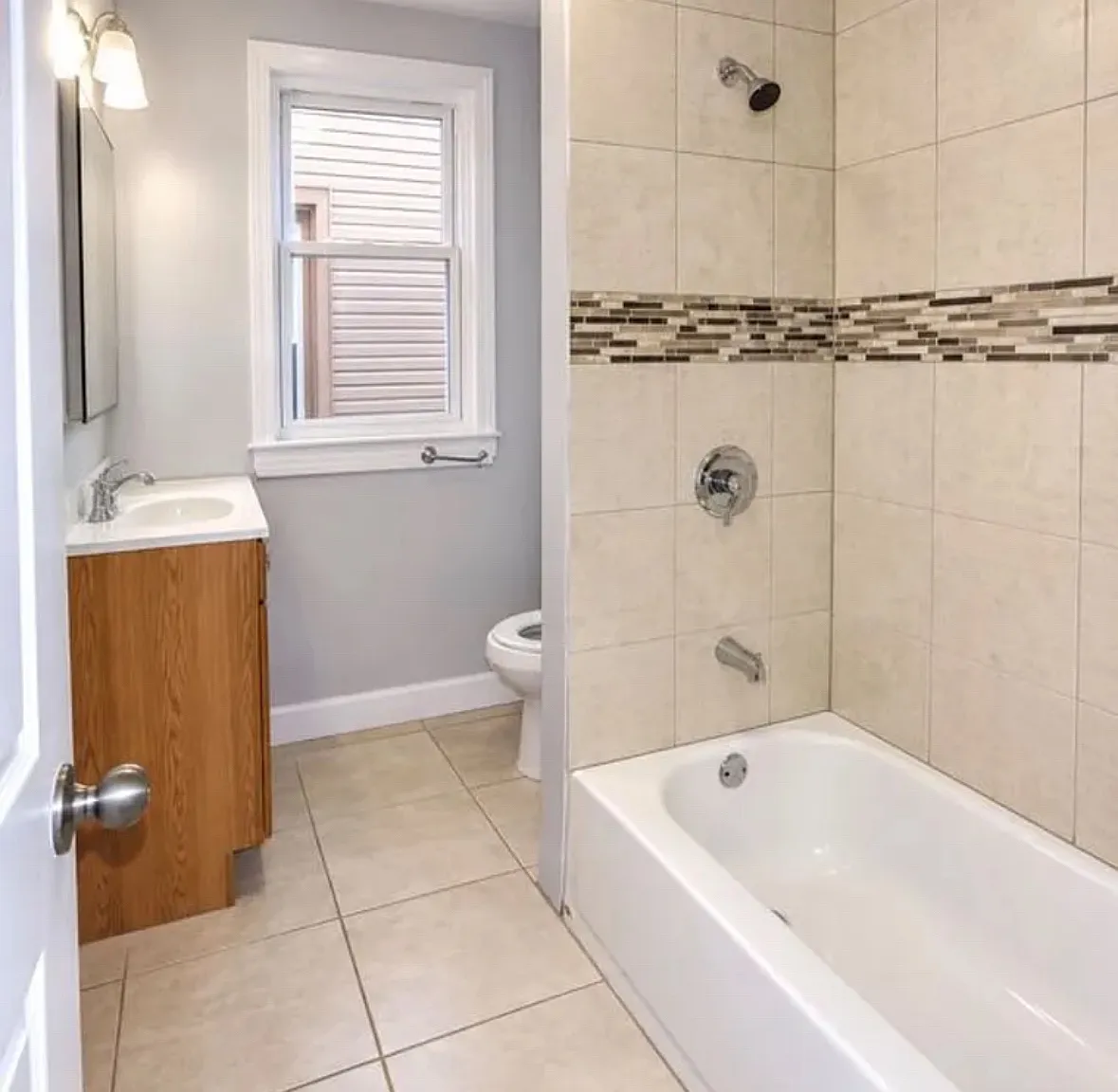 3 bed, $2,000 — Photo 1