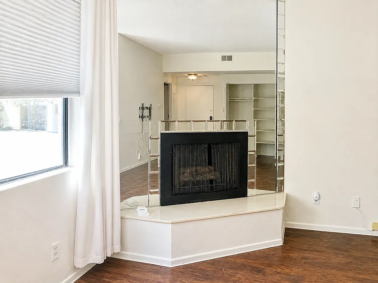 17914 Magnolia Blvd #128 — Photo 4