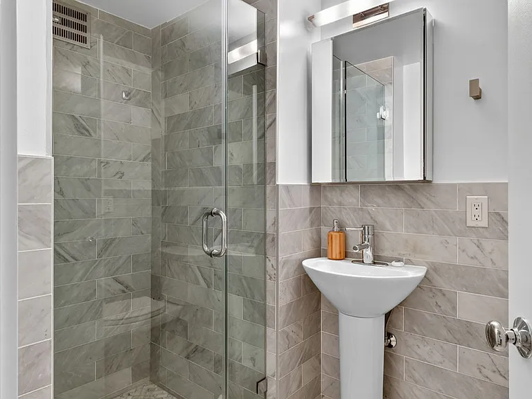 44 Berry St #3A — Photo 7
