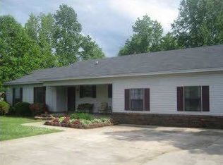 110 Shoreline Dr, Killen, AL 35645
