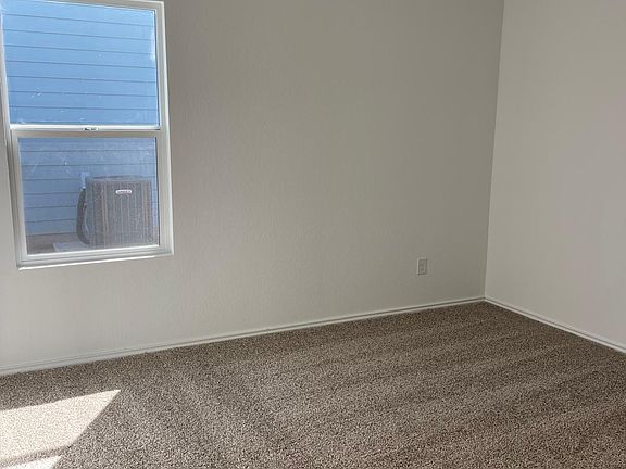 5th image of 502 Thunderstorm Ave