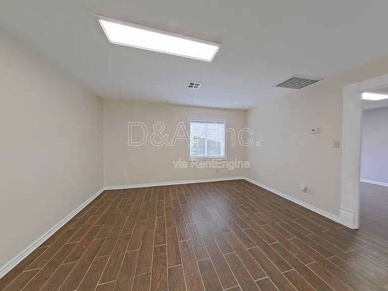236 NW Walker Ln #B — Photo 5