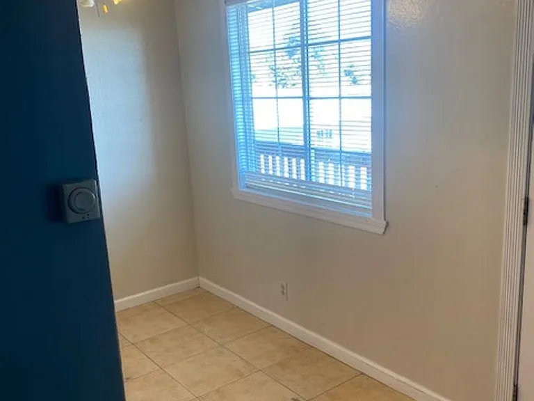 1539 Humboldt St — Photo 10