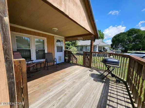26374 W Lee Hwy, Philadelphia, TN 37846