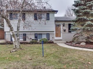 35531 Canyon Dr, Westland, MI 48186