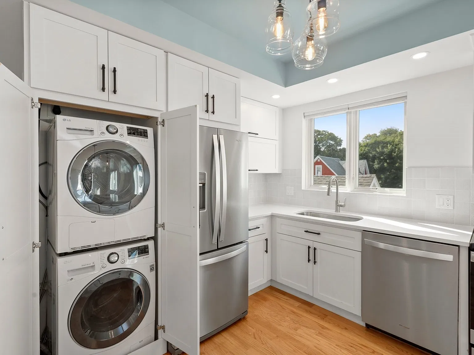 3 bed, 2.0 bath, 1030 sqft, $3,400 — Photo 4
