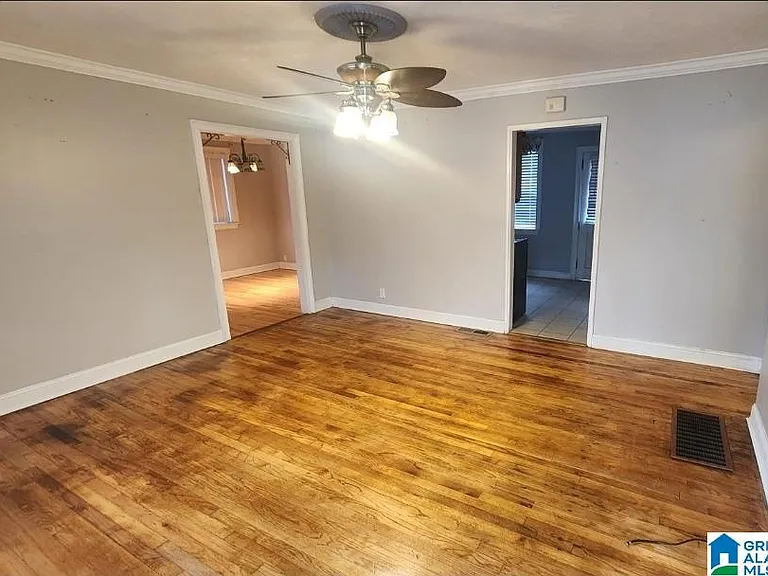 361 Roebuck Dr — Photo 2