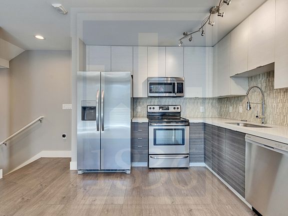 4th image of 604 N Bluff Dr Unit 150