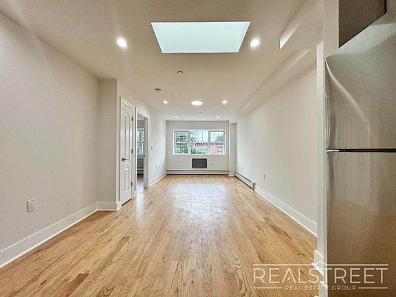 5th image of 1042 Herkimer St #Penthouse