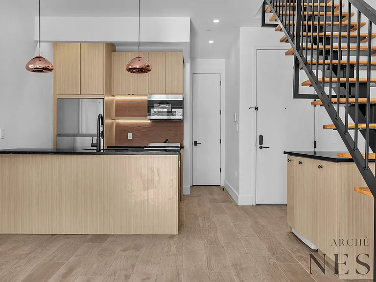 1698 Pacific St #PENTHOUSE — Photo 2
