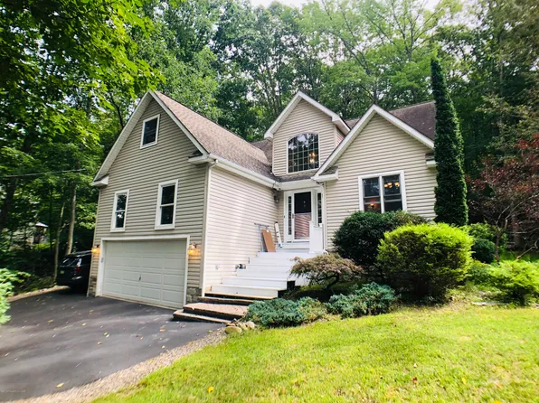 2 Tommys Ct, Drums, PA 18222