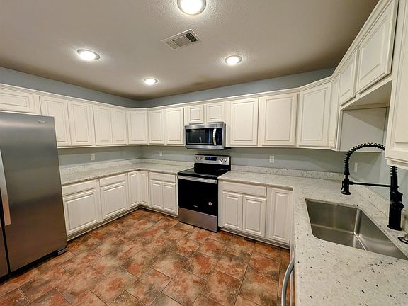 4th image of 50 Rebecca Ln