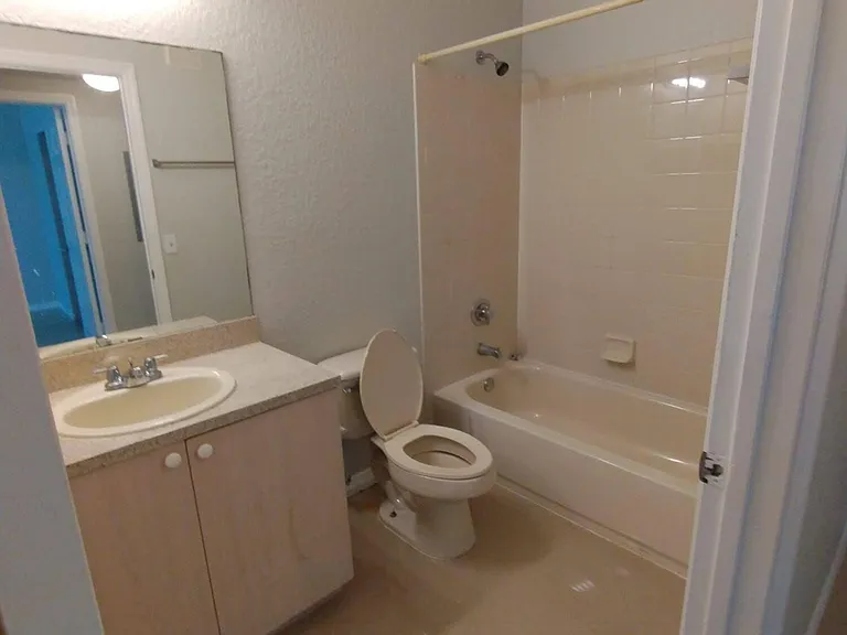 2307 Belmont Ln #2307 — Photo 6