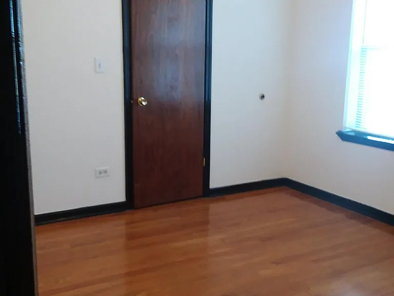 6840 1/2 S Perry Ave #3W — Photo 8