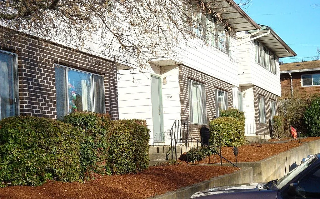 Town Terrace Apartments — Photo 1
