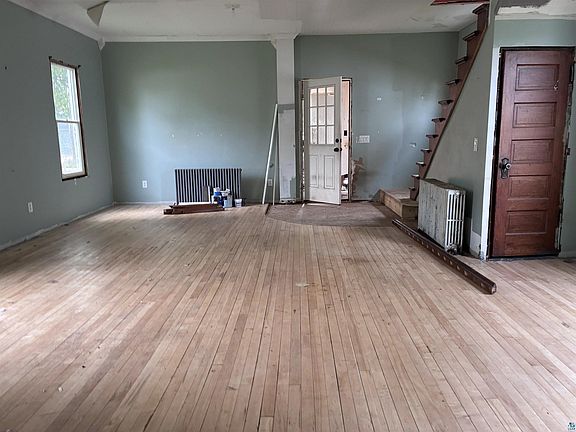 3rd image of 3921 5th Ave E