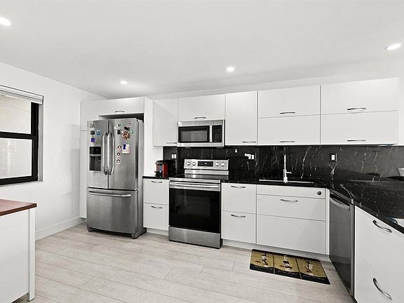 4th image of 1401 N Riverside Dr APT 1104