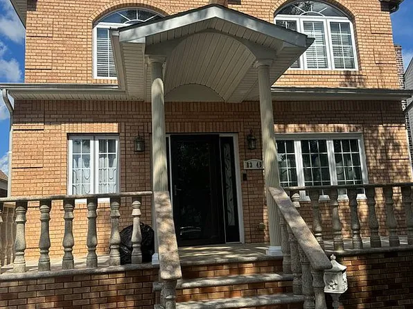 8349 250th St, Jamaica, NY 11426