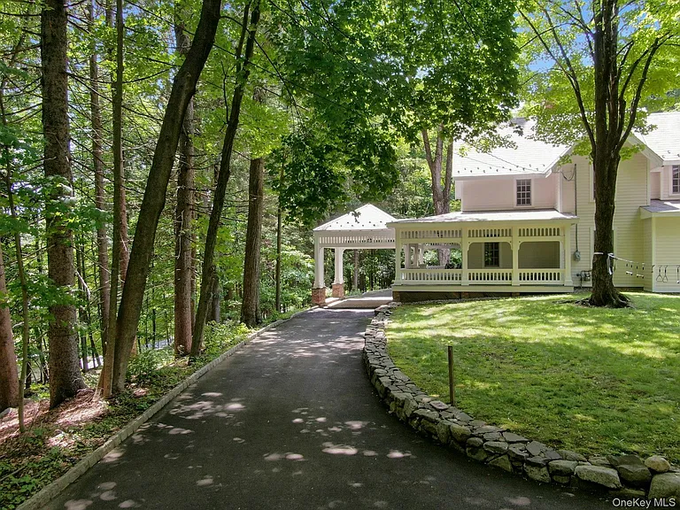 314 Haverstraw Rd — Photo 41