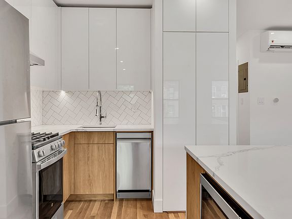 3rd image of 572A Lexington Ave #2