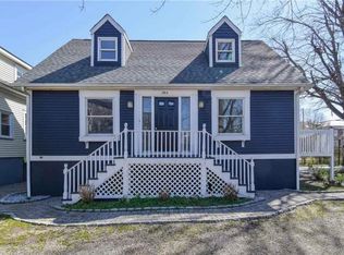 26 1/2 Poplar St, Newport, RI 02840