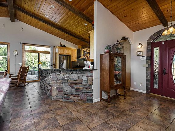 5th image of 22022 Columbia Crest Dr