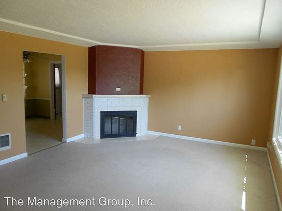 4th image of 8518 Mount Thielsen Ave