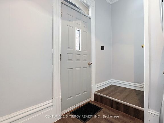 3rd image of 111 Brockville St