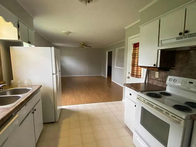1440 Taylors Chapel Rd — Photo 3