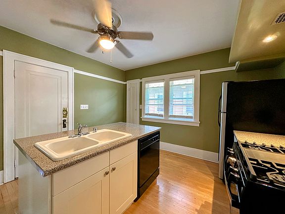 Kitchen w/ Dishwasher